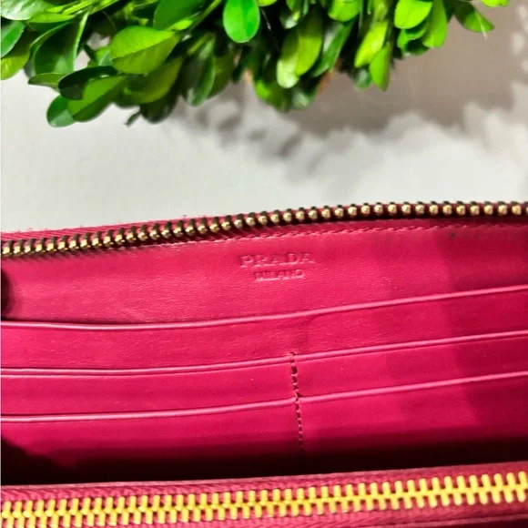 💎PRADA Pink Quilted Nylon Zip Around Wallet - Picture 4 of 11